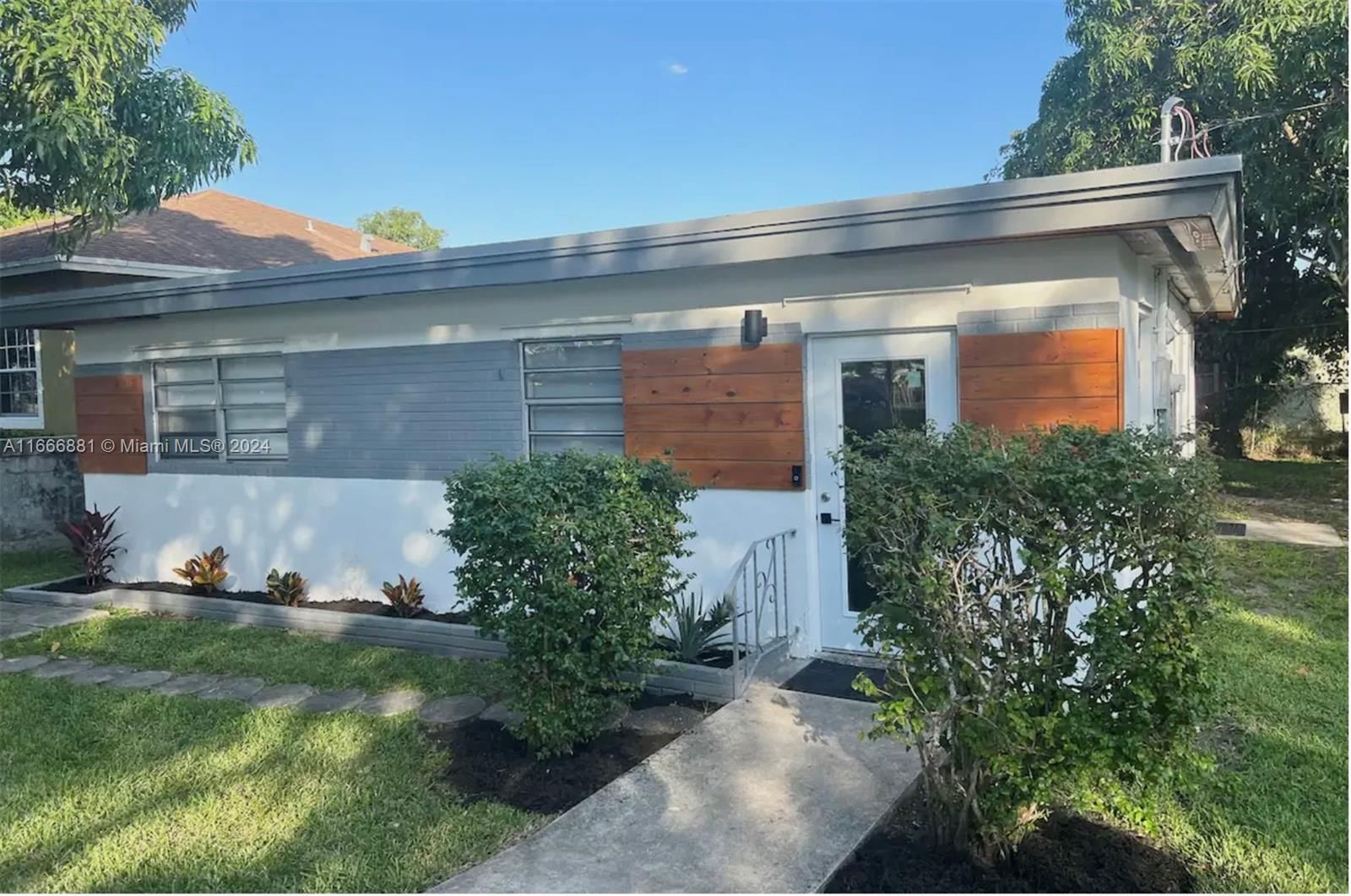 Real estate property located at 250 14th Way, Broward, SUN GARDENS FIRST ADD, Dania Beach, FL