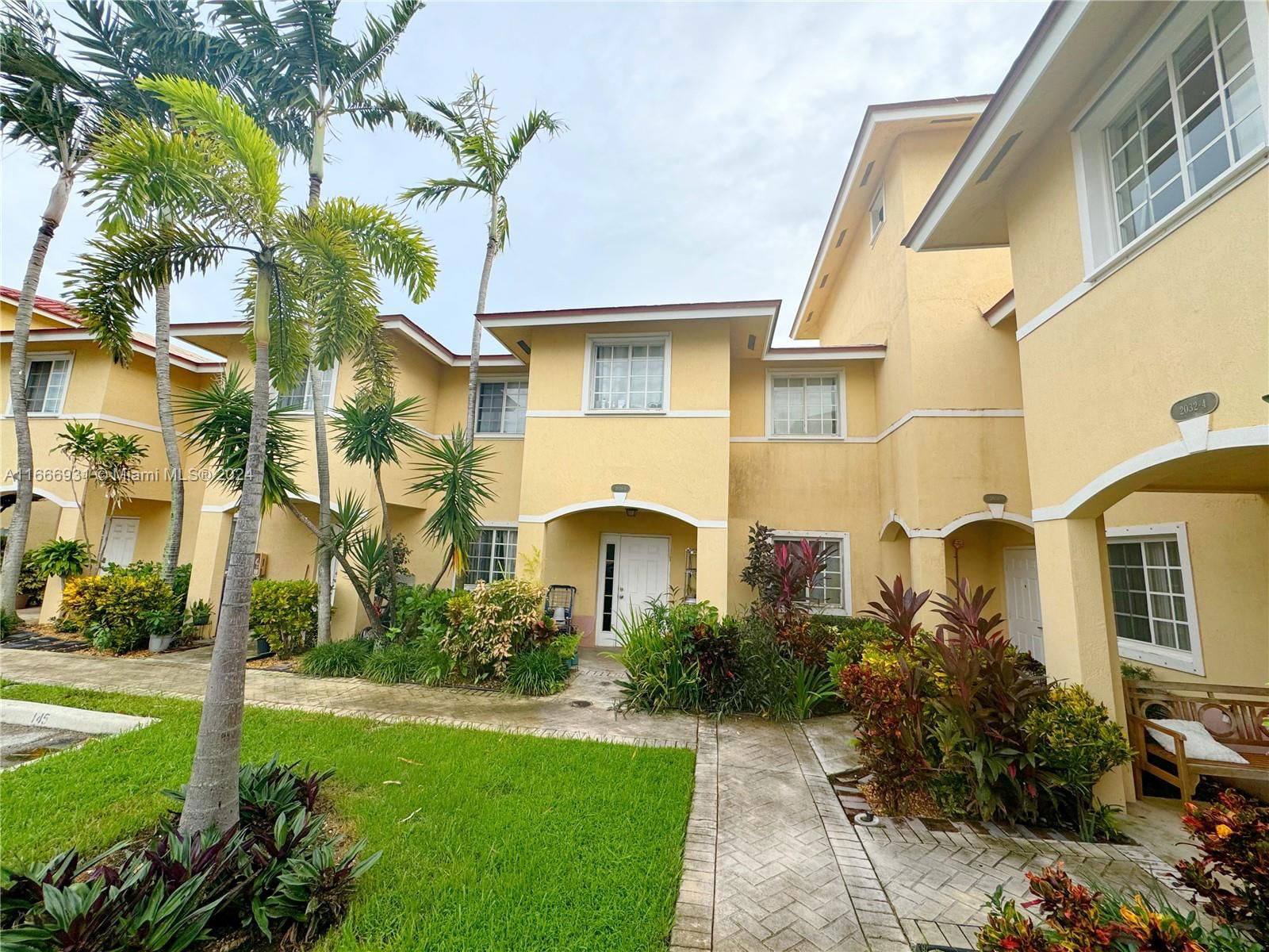 Real estate property located at 2036 167th St #3-132, Miami-Dade, AQUA VISTA TOWNHOMES COND, North Miami Beach, FL