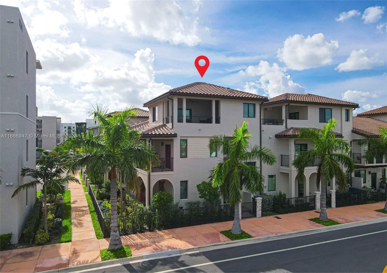 Real estate property located at 4260 82nd Ave, Miami-Dade, DOWNTOWN DORAL SOUTH PHAS, Doral, FL