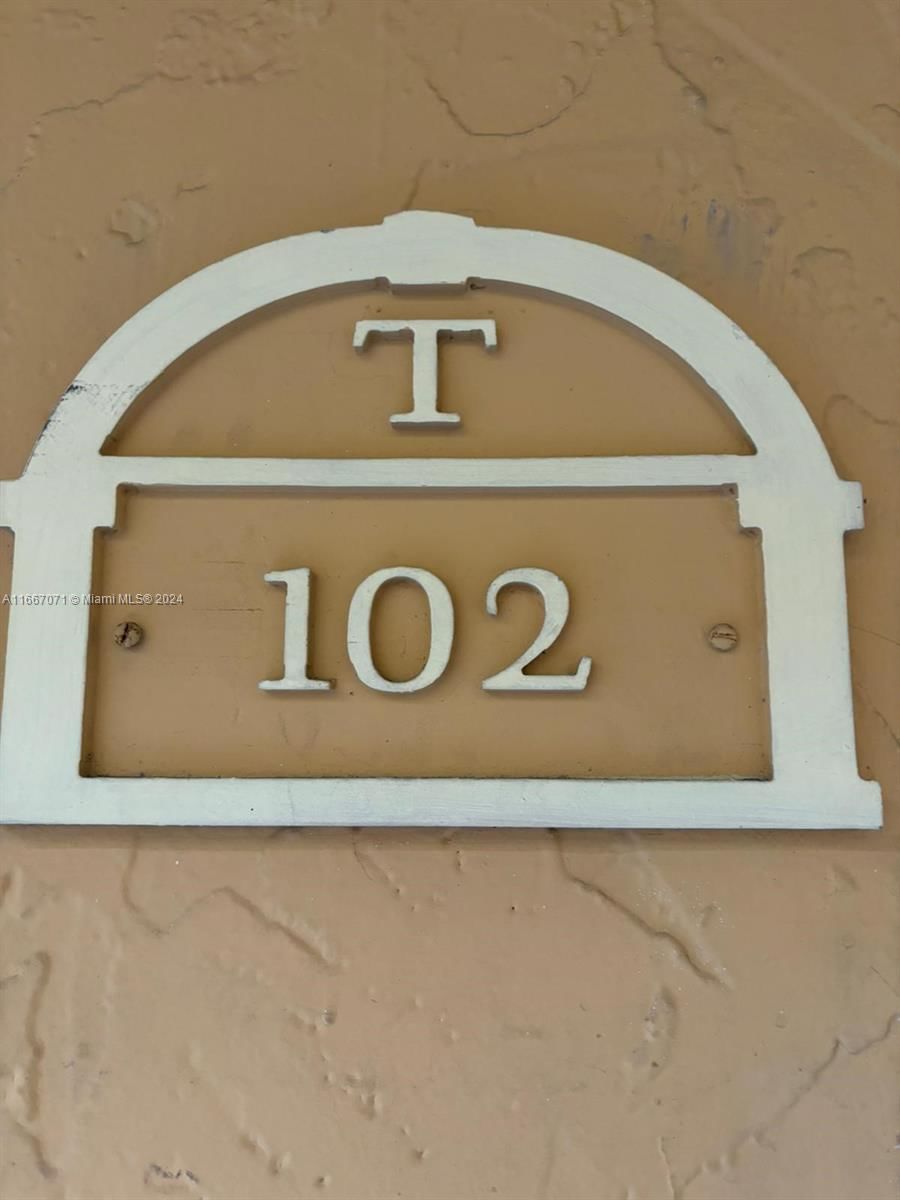 Real estate property located at 17901 68th Ave T102, Miami-Dade, VENETIAN GARDENS AT COUNT, Hialeah, FL