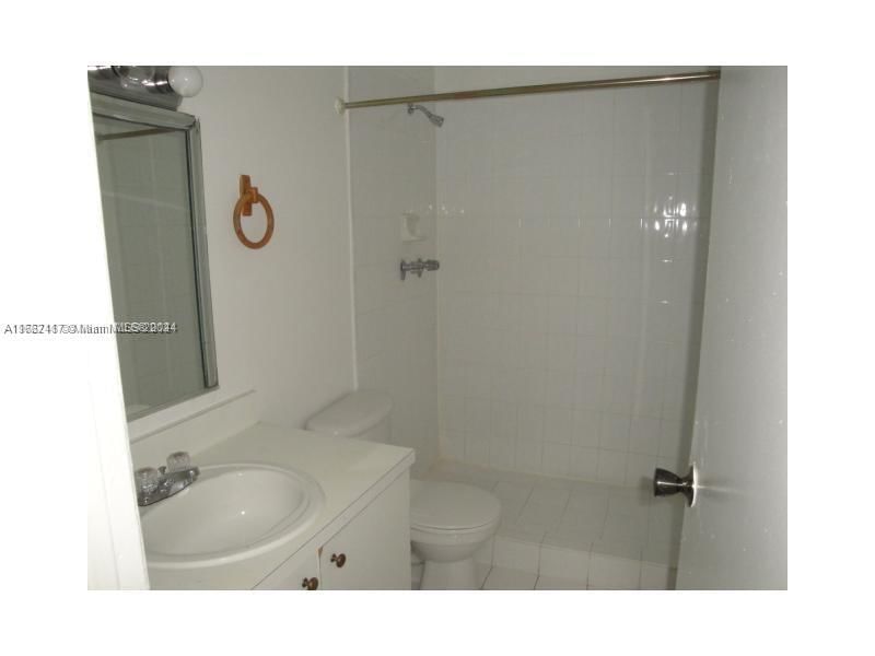 Real estate property located at 18101 68th Ave D210, Miami-dade, Venetian Gardens At Count, Hialeah, FL