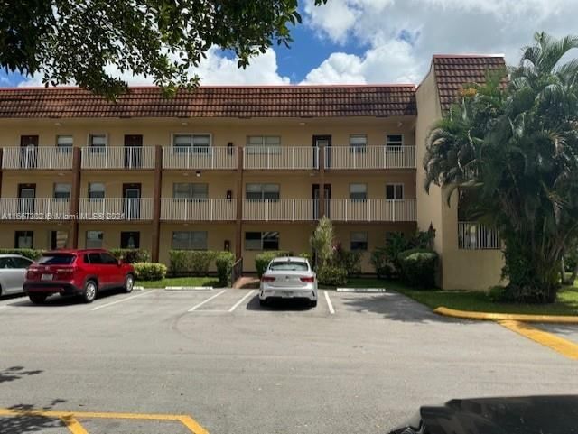 Real estate property located at 2711 Pine Island Rd #211, Broward, SUNRISE LAKES 70 CONDO, Sunrise, FL