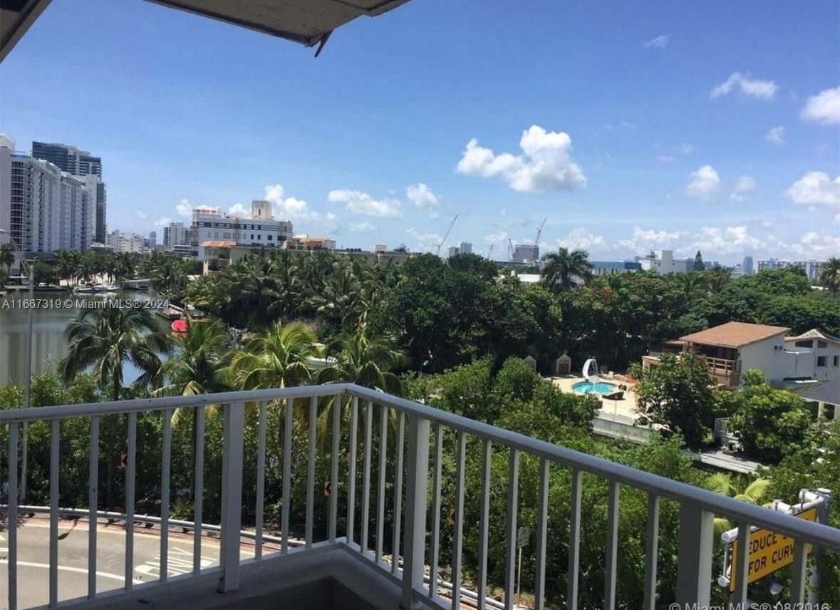 Real estate property located at 2600 Collins Ave #501, Miami-Dade, LAKE BEACH CLUB CONDO, Miami Beach, FL