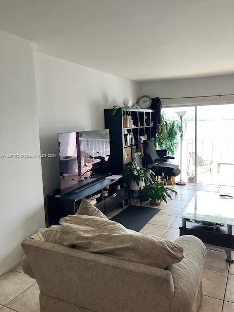 Real estate property located at 500 Bayview Dr #618, Miami-dade, Arlen House West Condo, Sunny Isles Beach, FL