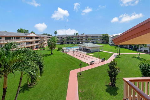 Real estate property located at 5300 Washington St C111, Broward, Beverly Hills Condo Numbe, Hollywood, FL