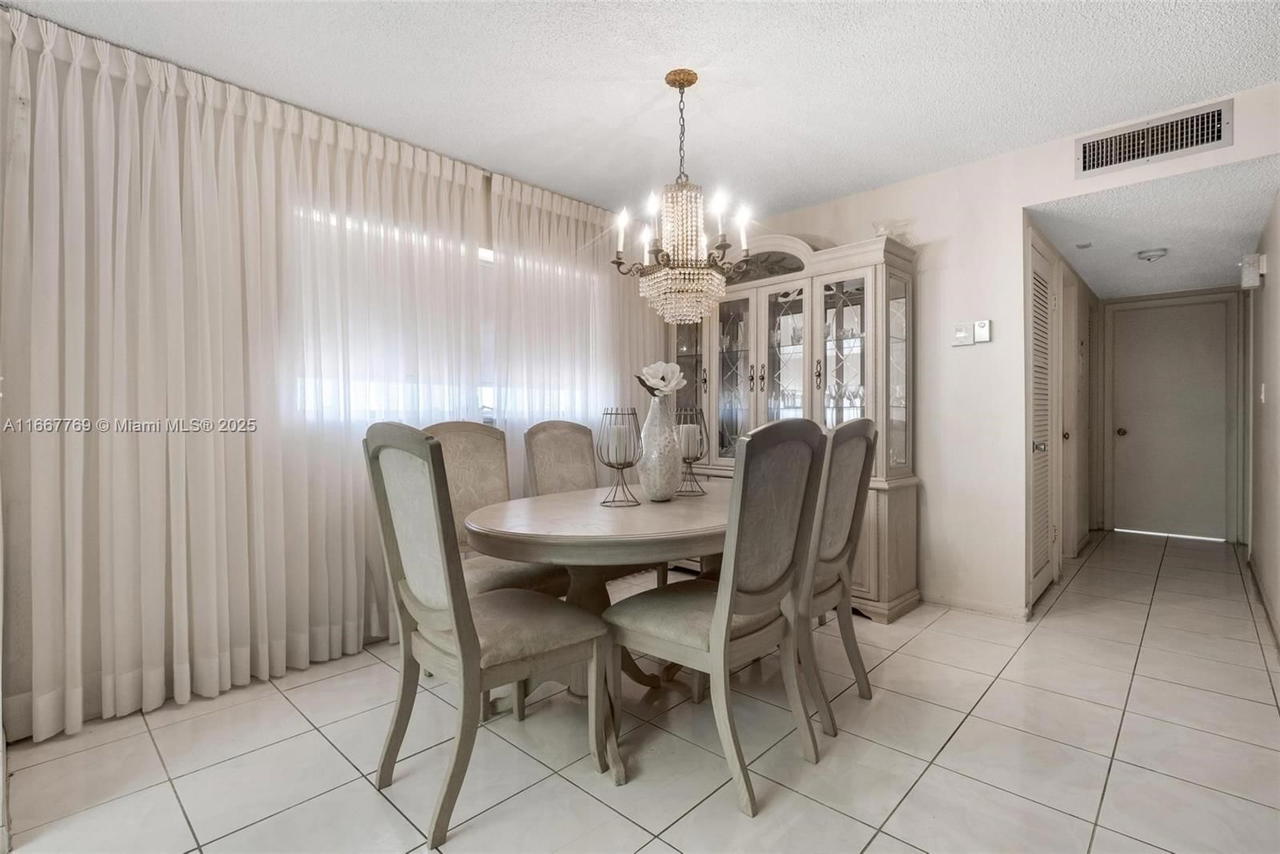 Real estate property located at 5300 Washington St C111, Broward, Beverly Hills Condo Numbe, Hollywood, FL