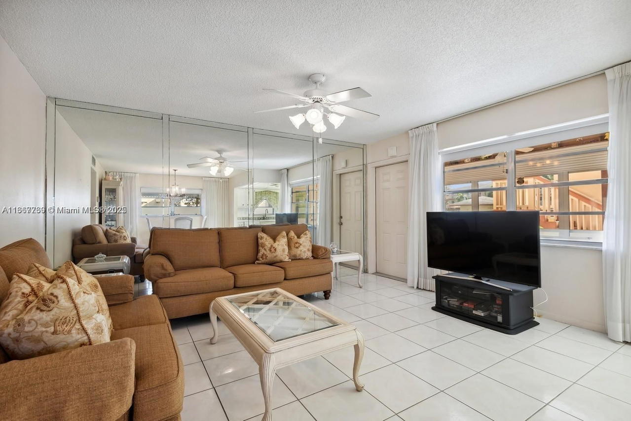 Real estate property located at 5300 Washington St C111, Broward, Beverly Hills Condo Numbe, Hollywood, FL