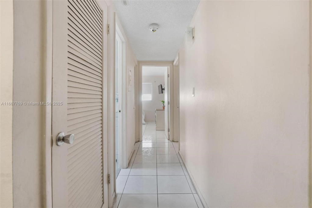 Real estate property located at 5300 Washington St C111, Broward, Beverly Hills Condo Numbe, Hollywood, FL