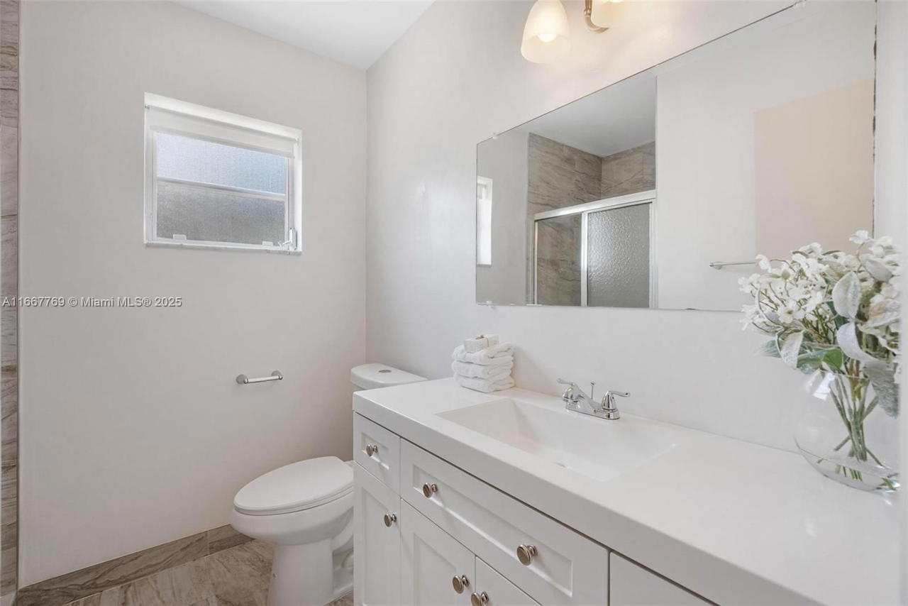 Real estate property located at 5300 Washington St C111, Broward, Beverly Hills Condo Numbe, Hollywood, FL