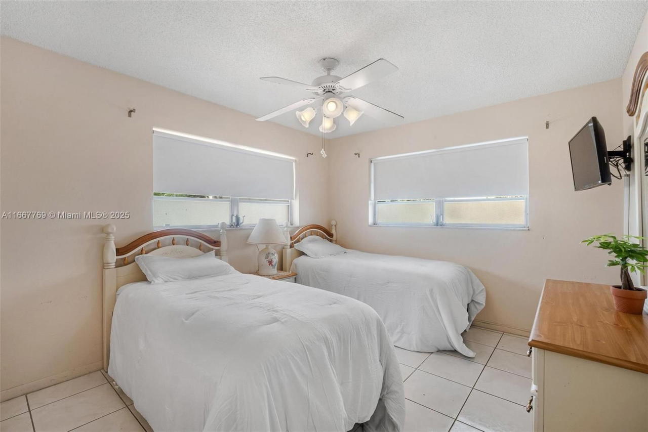 Real estate property located at 5300 Washington St C111, Broward, Beverly Hills Condo Numbe, Hollywood, FL
