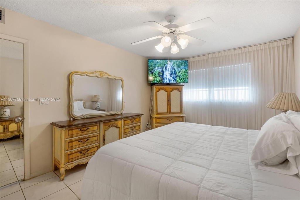 Real estate property located at 5300 Washington St C111, Broward, Beverly Hills Condo Numbe, Hollywood, FL