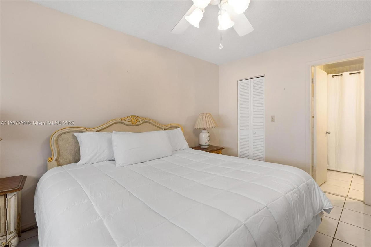 Real estate property located at 5300 Washington St C111, Broward, Beverly Hills Condo Numbe, Hollywood, FL