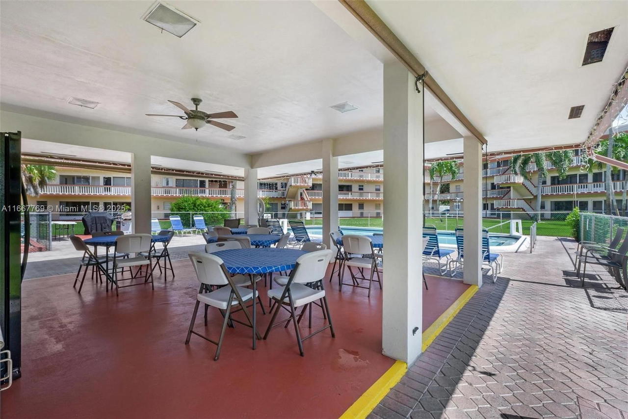 Real estate property located at 5300 Washington St C111, Broward, Beverly Hills Condo Numbe, Hollywood, FL