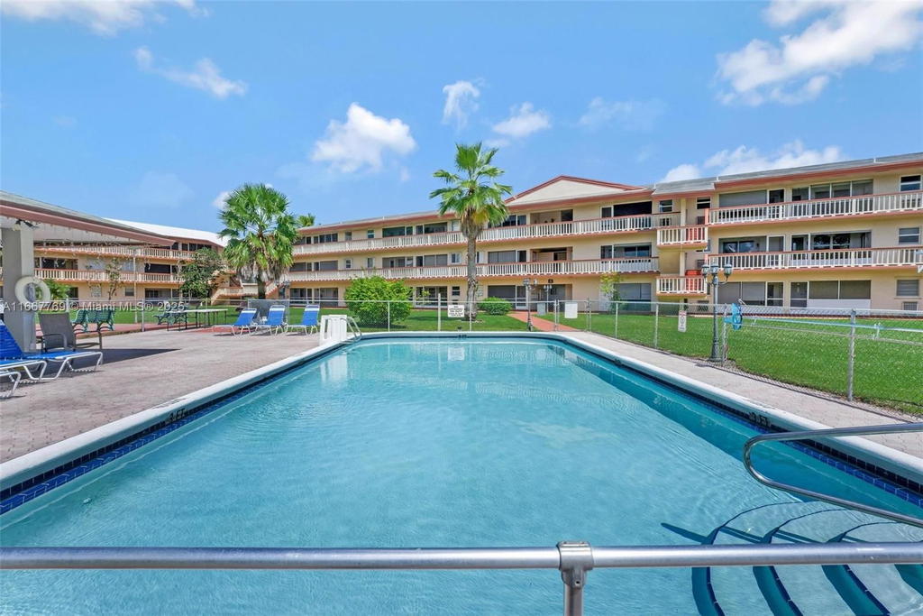 Real estate property located at 5300 Washington St C111, Broward, Beverly Hills Condo Numbe, Hollywood, FL