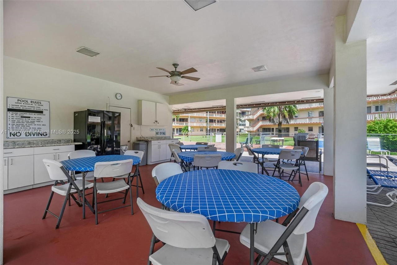 Real estate property located at 5300 Washington St C111, Broward, Beverly Hills Condo Numbe, Hollywood, FL