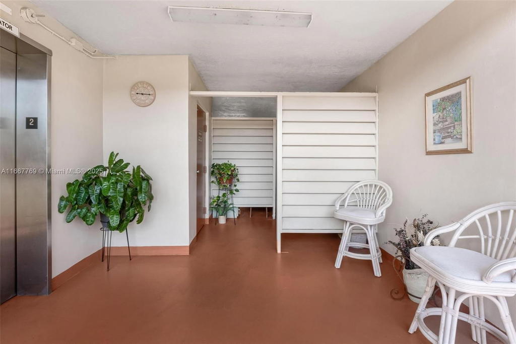 Real estate property located at 5300 Washington St C111, Broward, Beverly Hills Condo Numbe, Hollywood, FL