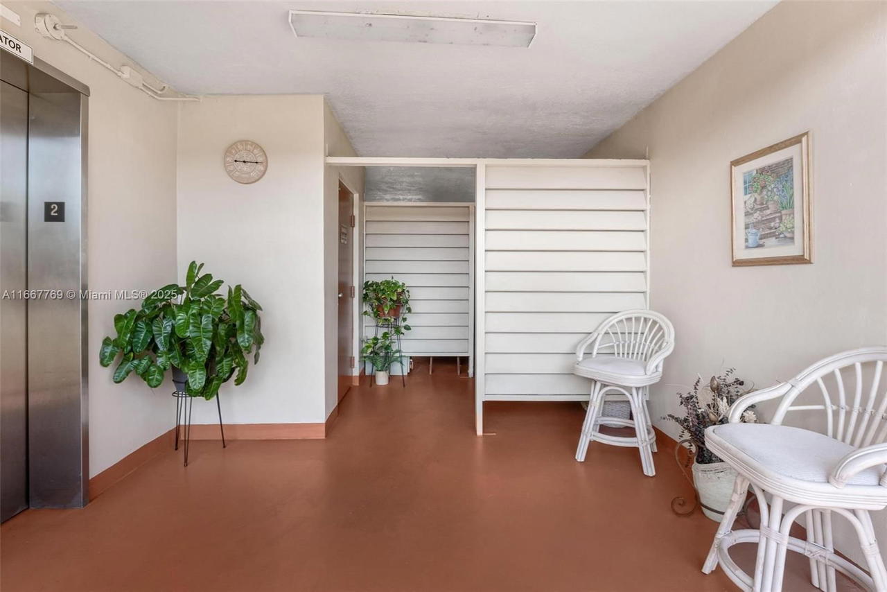 Real estate property located at 5300 Washington St C111, Broward, Beverly Hills Condo Numbe, Hollywood, FL