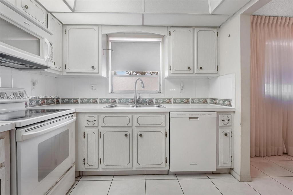 Real estate property located at 5300 Washington St C111, Broward, Beverly Hills Condo Numbe, Hollywood, FL