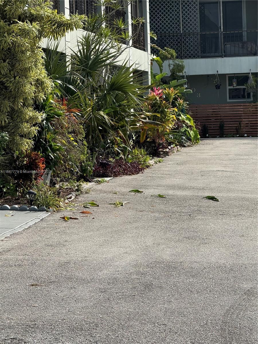 Real estate property located at 2452 Taylor St #204, Broward, GEORGETOWN 3 CONDO, Hollywood, FL