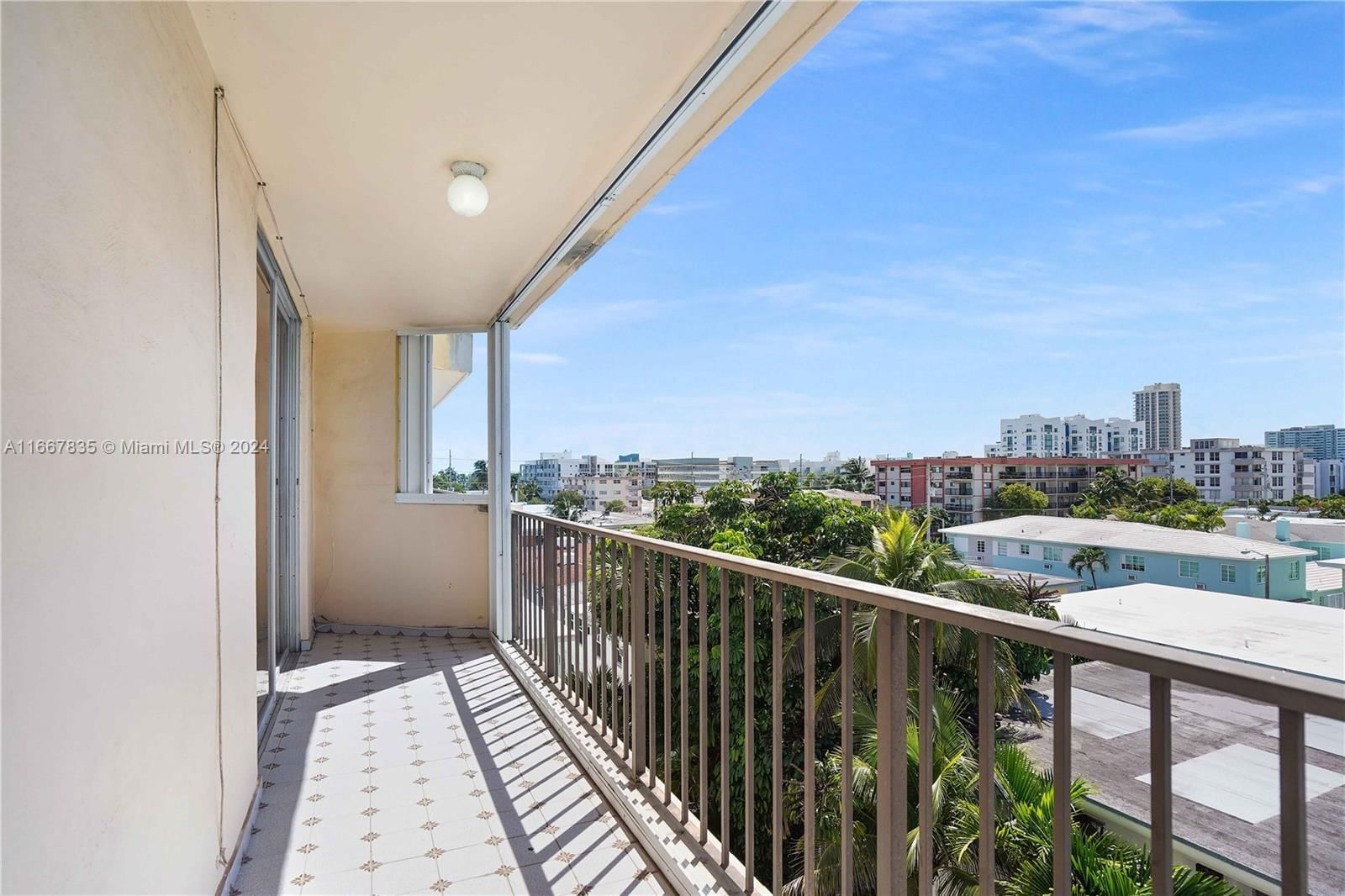 Real estate property located at 7921 Byron Ave #507, Miami-Dade, BYRON PARK CONDO, Miami Beach, FL