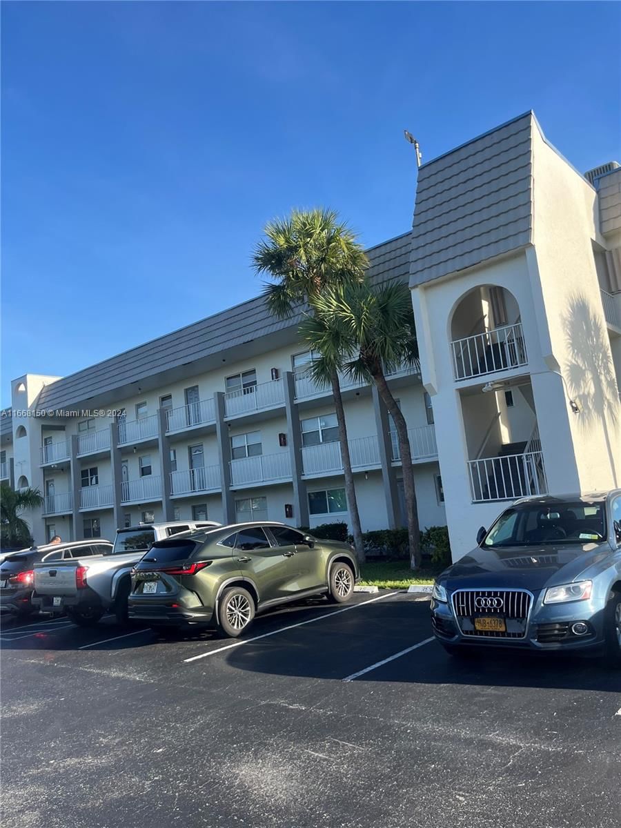 Real estate property located at 8280 Sunrise Lakes Blvd #301, Broward, SUNRISE LAKES 56 CONDO, Sunrise, FL