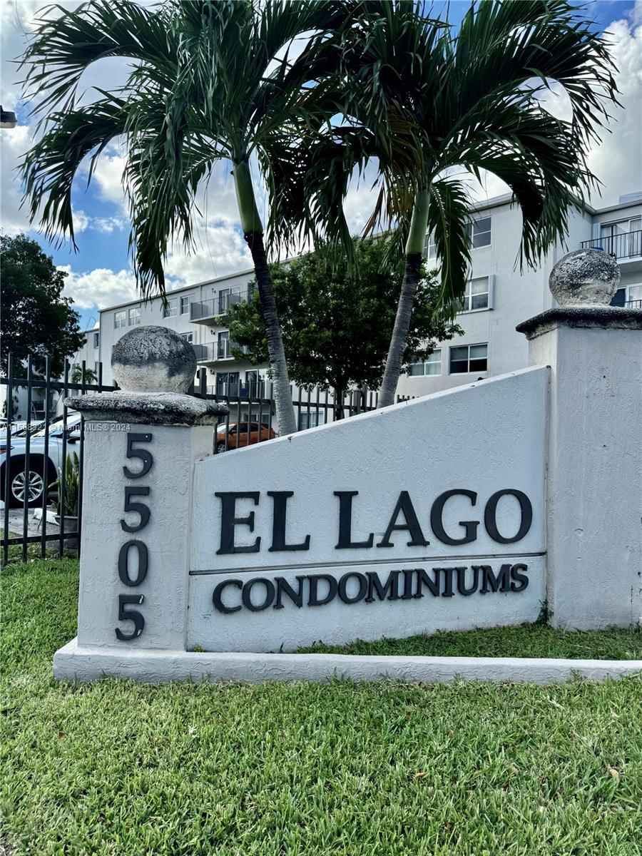 Real estate property located at 5501 7th St E318, Miami-Dade, EL LAGO CONDO, Miami, FL