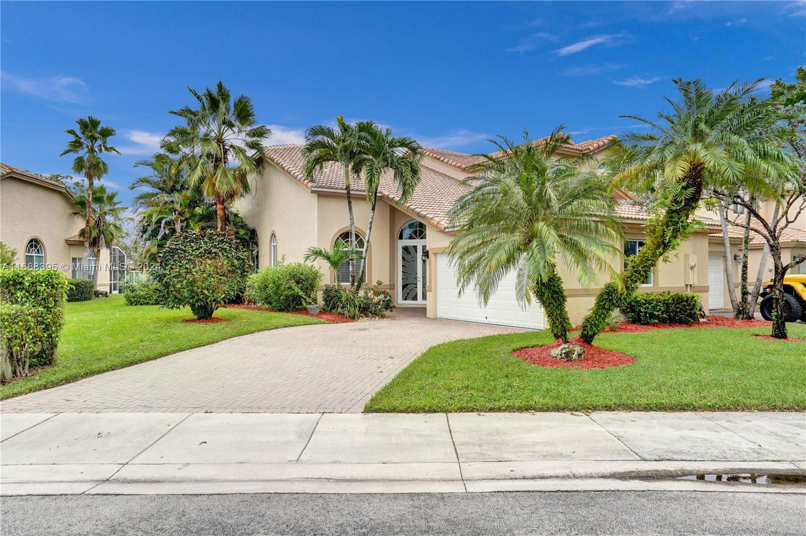 Real estate property located at 5150 Madison Lakes Cir W, Broward, MADISON LAKES, Davie, FL