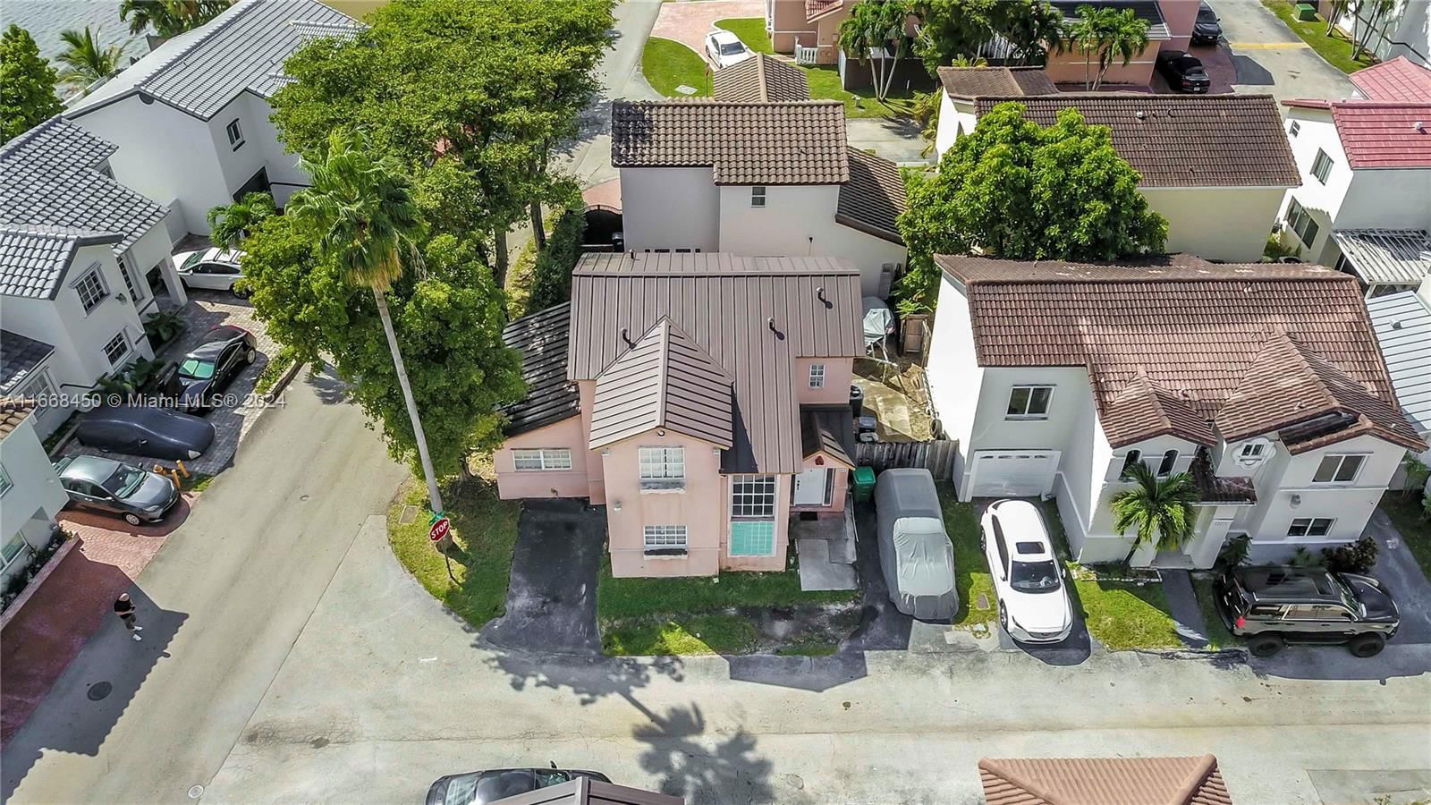 Real estate property located at 12662 8th Trl, Miami-Dade, LAKE POINTE SEC 4, Miami, FL