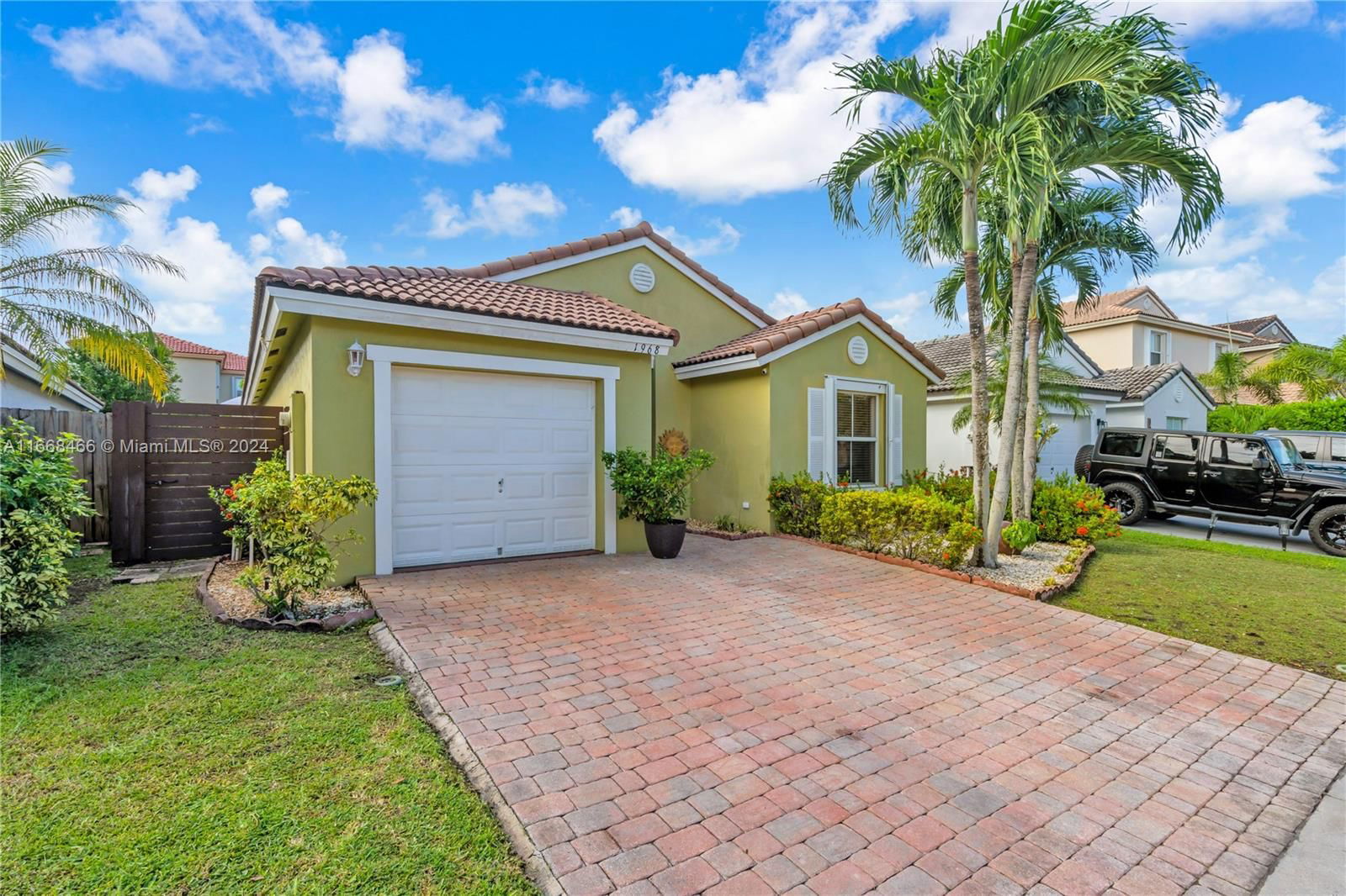 Real estate property located at 1968 12th St, Miami-Dade, SHORES AT KEYS GATE, Homestead, FL