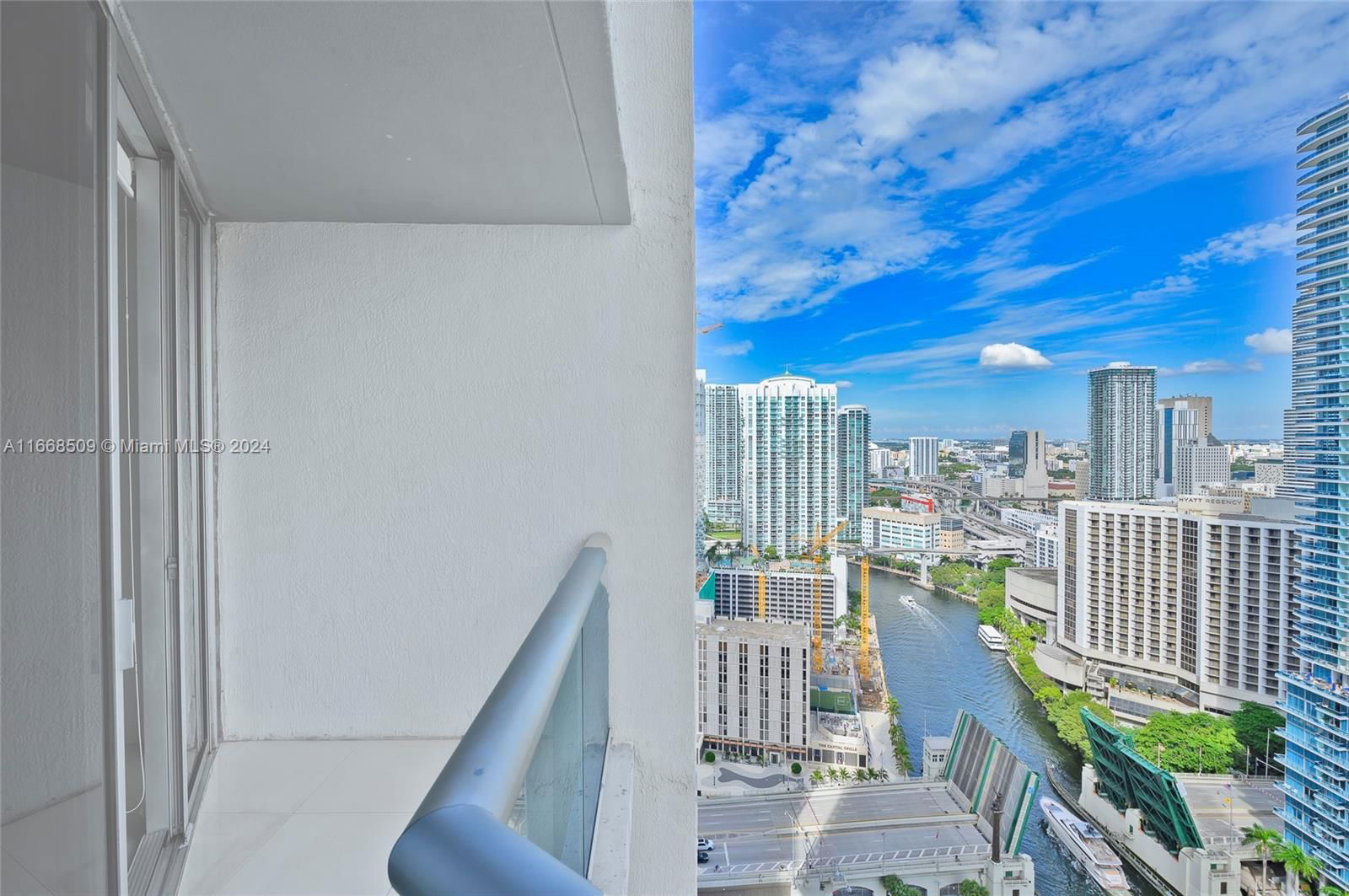 Real estate property located at 475 Brickell Ave #3208, Miami-Dade, ICONBRICKELL CONDO NO 1, Miami, FL