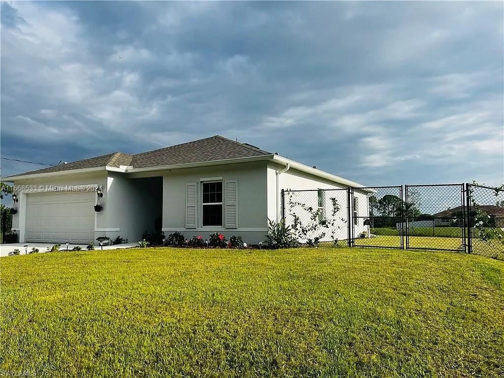 Real estate property located at 328 jacaranda Pkwy E, Lee, Cape Coral, Cape Coral, FL