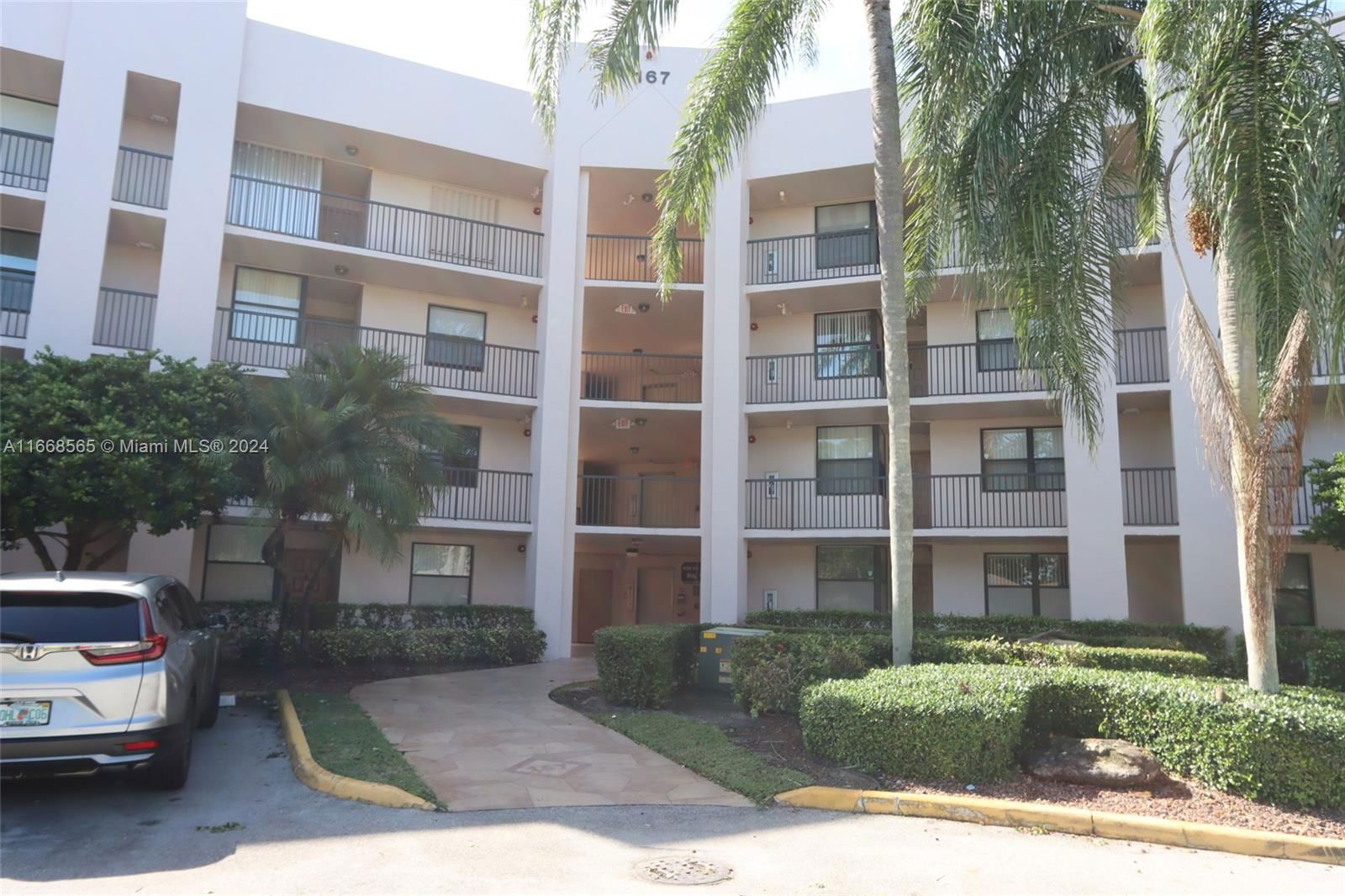 Real estate property located at 10360 30th Ct #204, Broward, SUNRISE LAKES 167 CONDO, Sunrise, FL