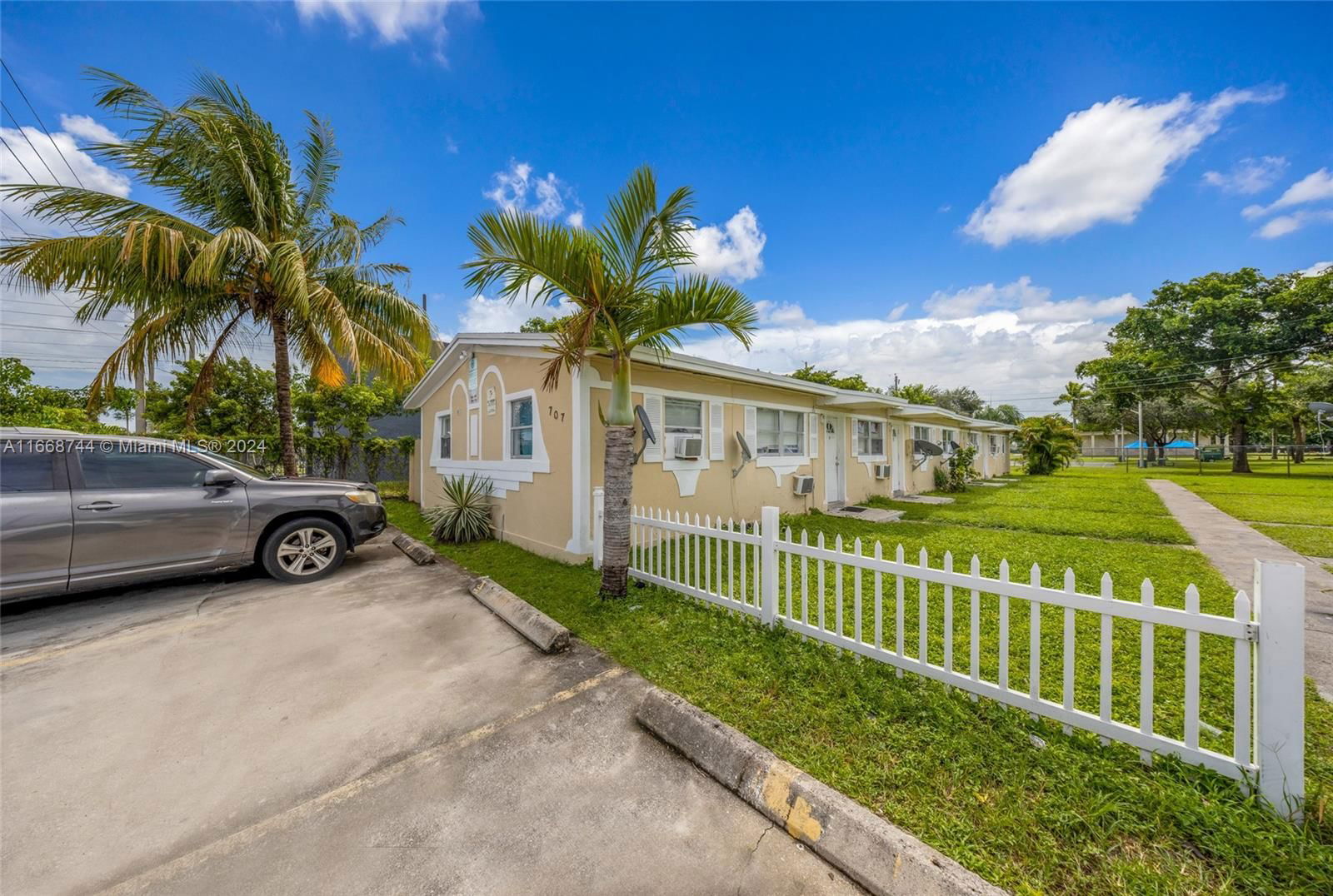 Real estate property located at 707 10th St, Broward, COLLEGE TRACT, Dania Beach, FL