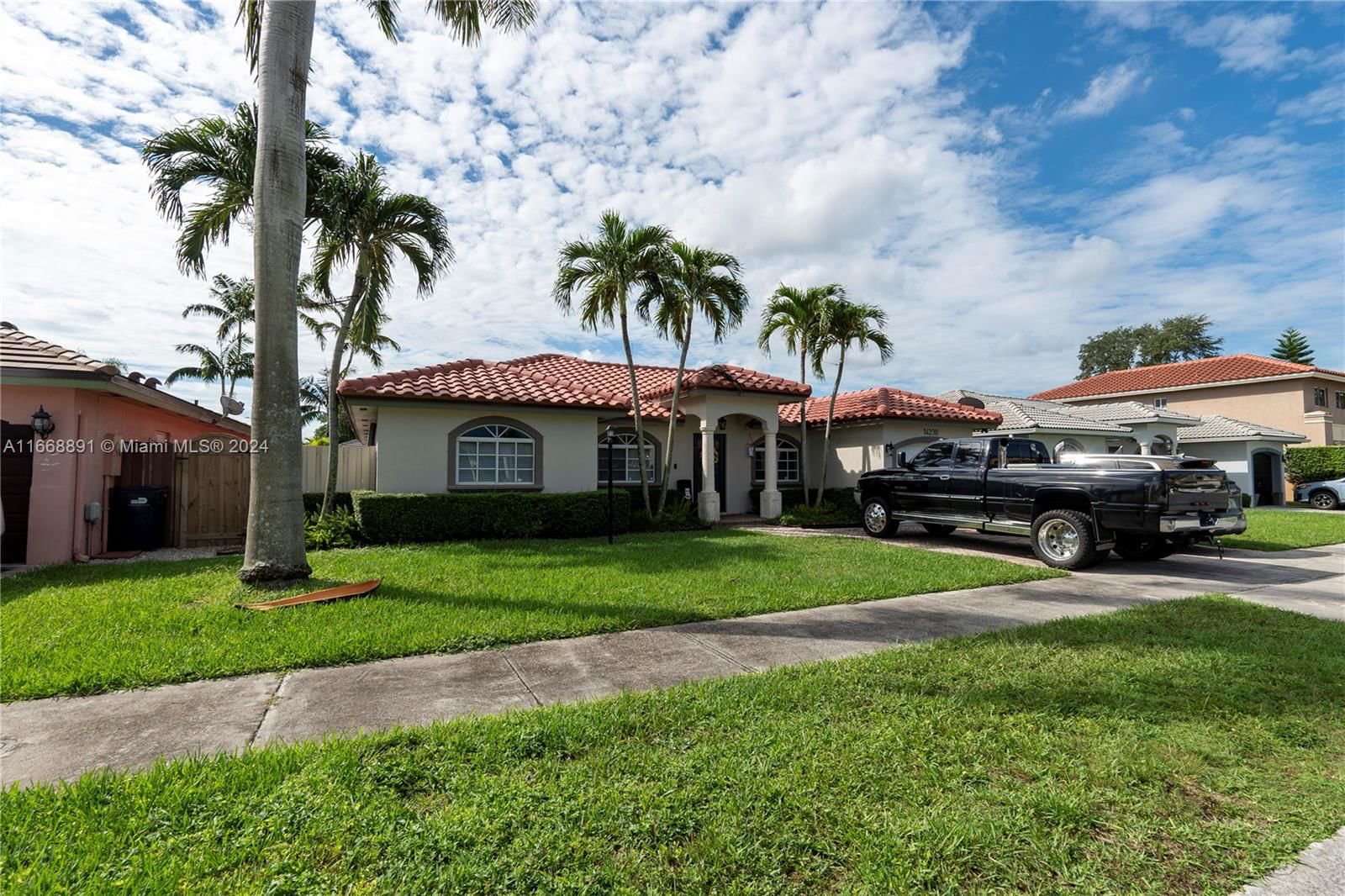 Real estate property located at 14230 166th Ter, Miami-Dade, LAGUNA PONDS SEC 2, Miami, FL