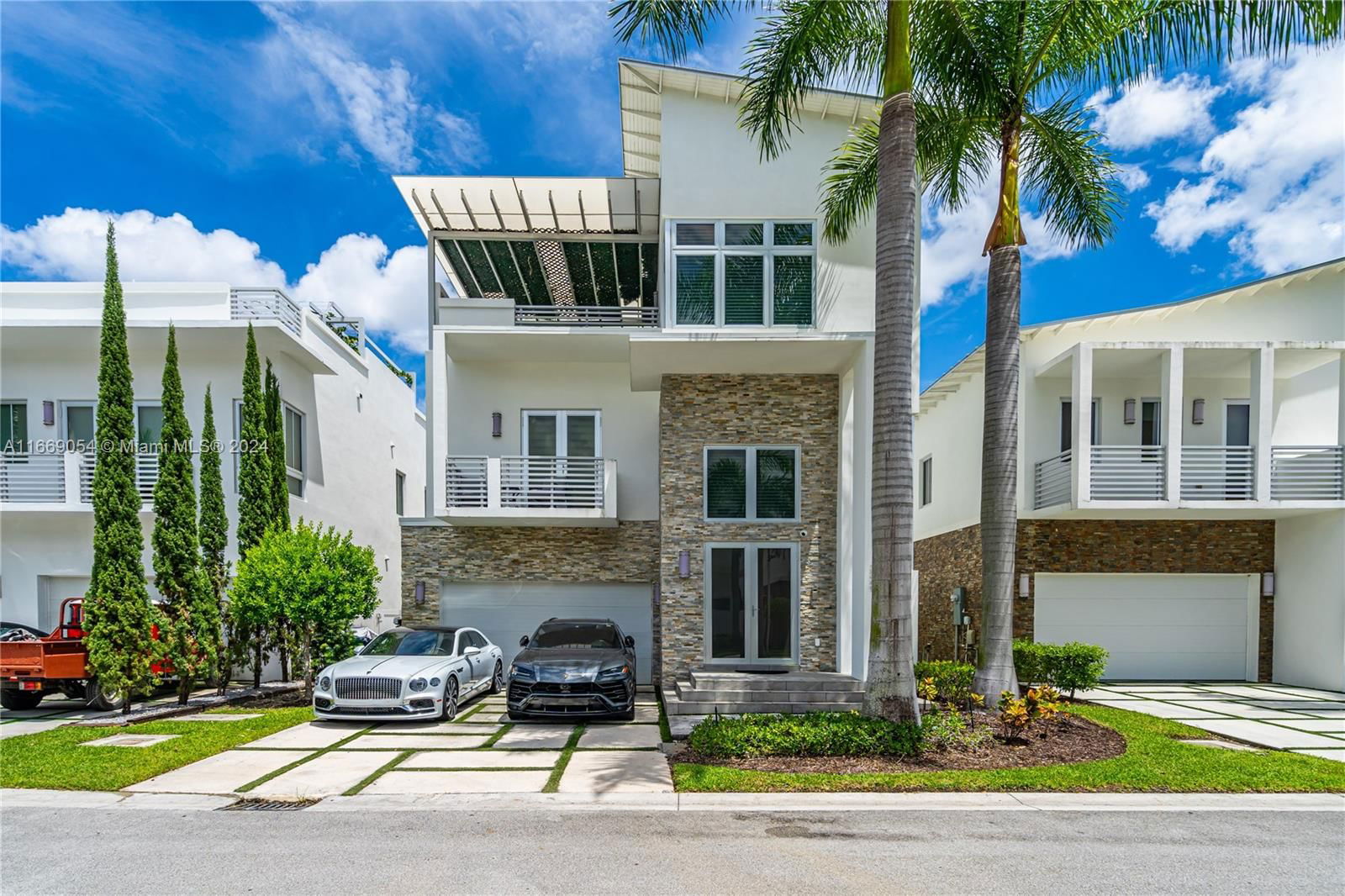 Real estate property located at 3349 84th Ct, Miami-Dade, OASIS PARK SQUARE AT DORA, Doral, FL