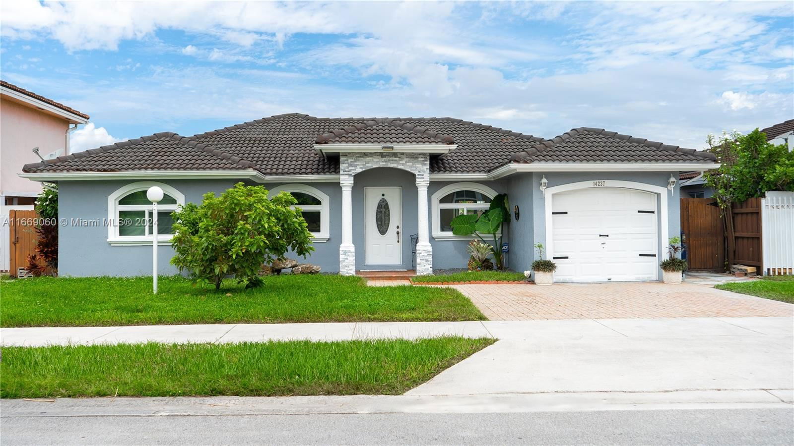 Real estate property located at 14237 165th St, Miami-Dade, LAGUNA PONDS SEC 2, Miami, FL