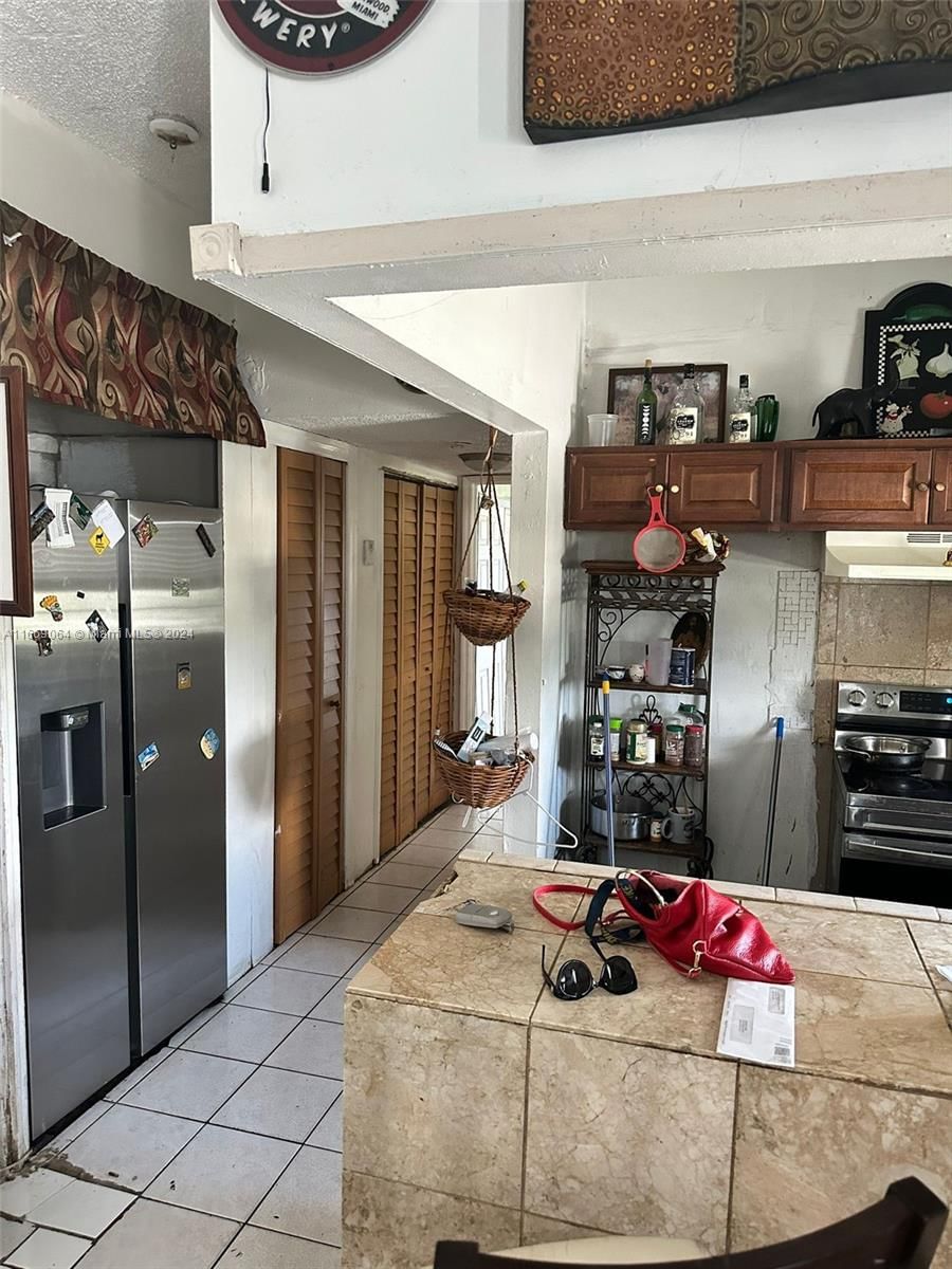 Real estate property located at 1960 Marseille Dr #403, Miami-dade, Apartments Enchante Condo, Miami Beach, FL
