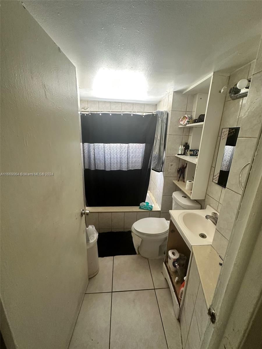 Real estate property located at 1960 Marseille Dr #403, Miami-dade, Apartments Enchante Condo, Miami Beach, FL