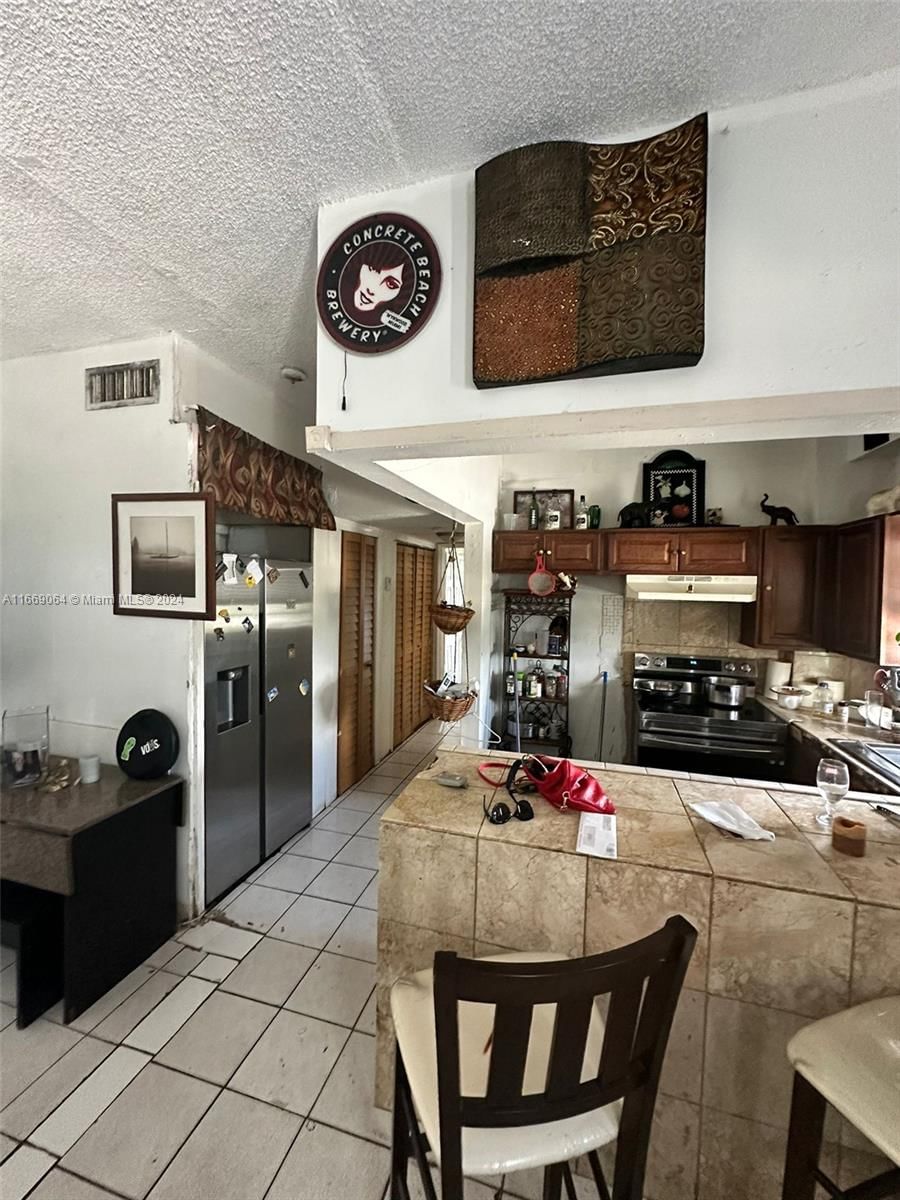 Real estate property located at 1960 Marseille Dr #403, Miami-dade, Apartments Enchante Condo, Miami Beach, FL