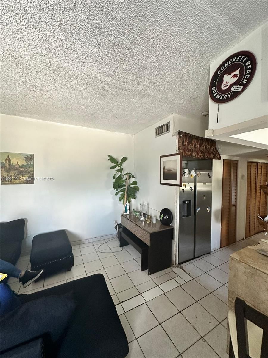 Real estate property located at 1960 Marseille Dr #403, Miami-dade, Apartments Enchante Condo, Miami Beach, FL