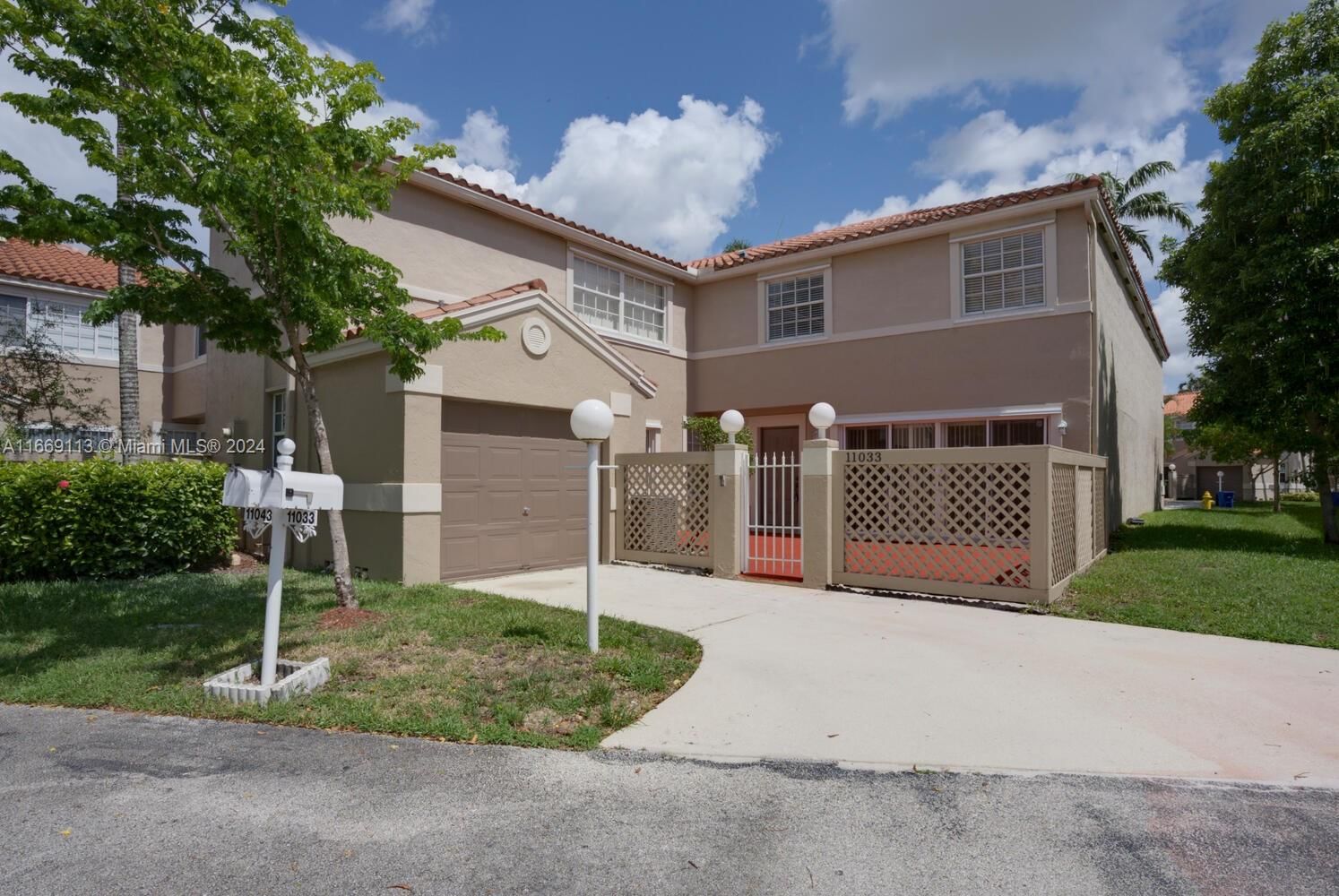 Real estate property located at 11033 Chandler Dr #11033, Broward, EMBASSY LAKES, Cooper City, FL