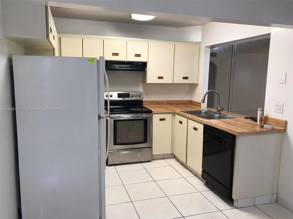 Real estate property located at 423 210th Cir Ter #104-25, Miami-dade, Monterey Village-one Cond, Miami, FL