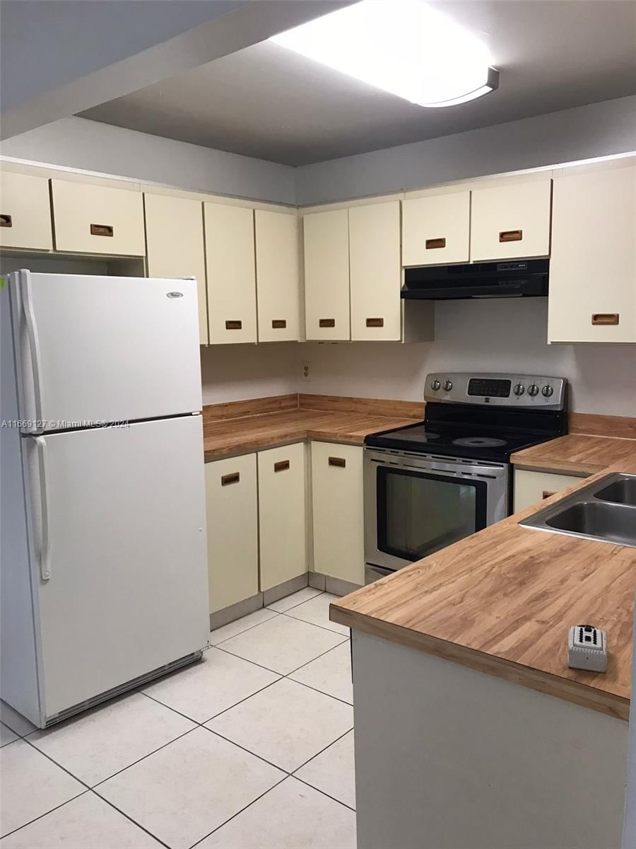 Real estate property located at 423 210th Cir Ter #104-25, Miami-dade, Monterey Village-one Cond, Miami, FL