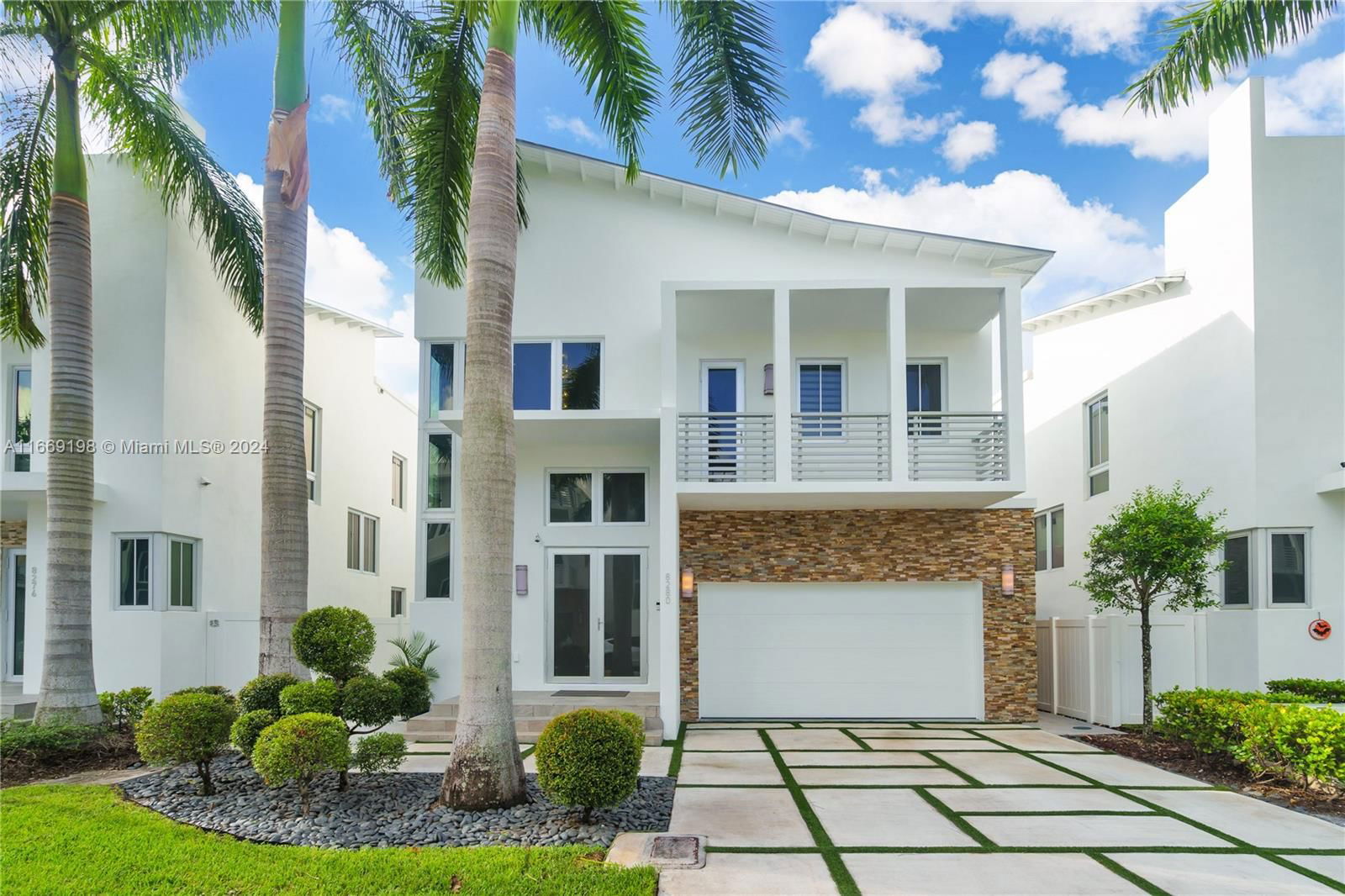 Real estate property located at 8280 34th St, Miami-Dade, OASIS PARK SQUARE AT DORA, Doral, FL