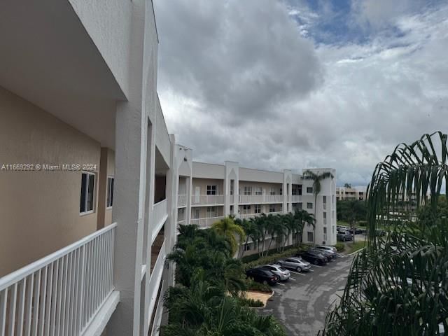 Real estate property located at 10133 24th Pl #210, Broward, SUNRISE LAKES 196 CONDO, Sunrise, FL