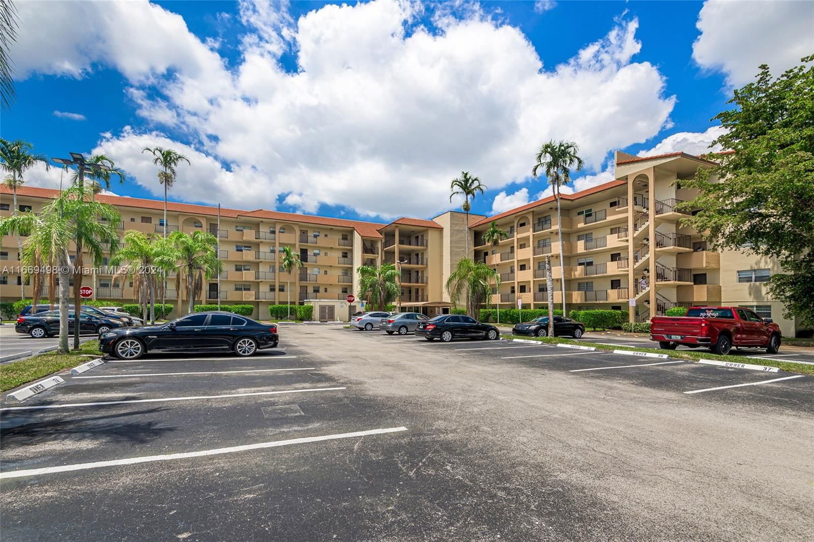 Real estate property located at 3905 Nob Hill Rd #304, Broward, SUNRISE ISLAND CONDOMINIU, Sunrise, FL