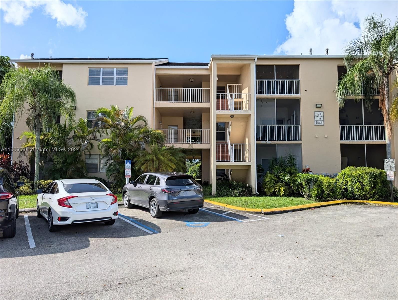 Real estate property located at 15340 106th Ter #822, Miami-Dade, HAMMOCKS TRAILS CONDO, Miami, FL