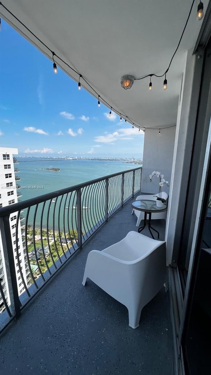 Real estate property located at 1750 Bayshore Dr #3705, Miami-Dade, OPERA TOWER CONDO, Miami, FL