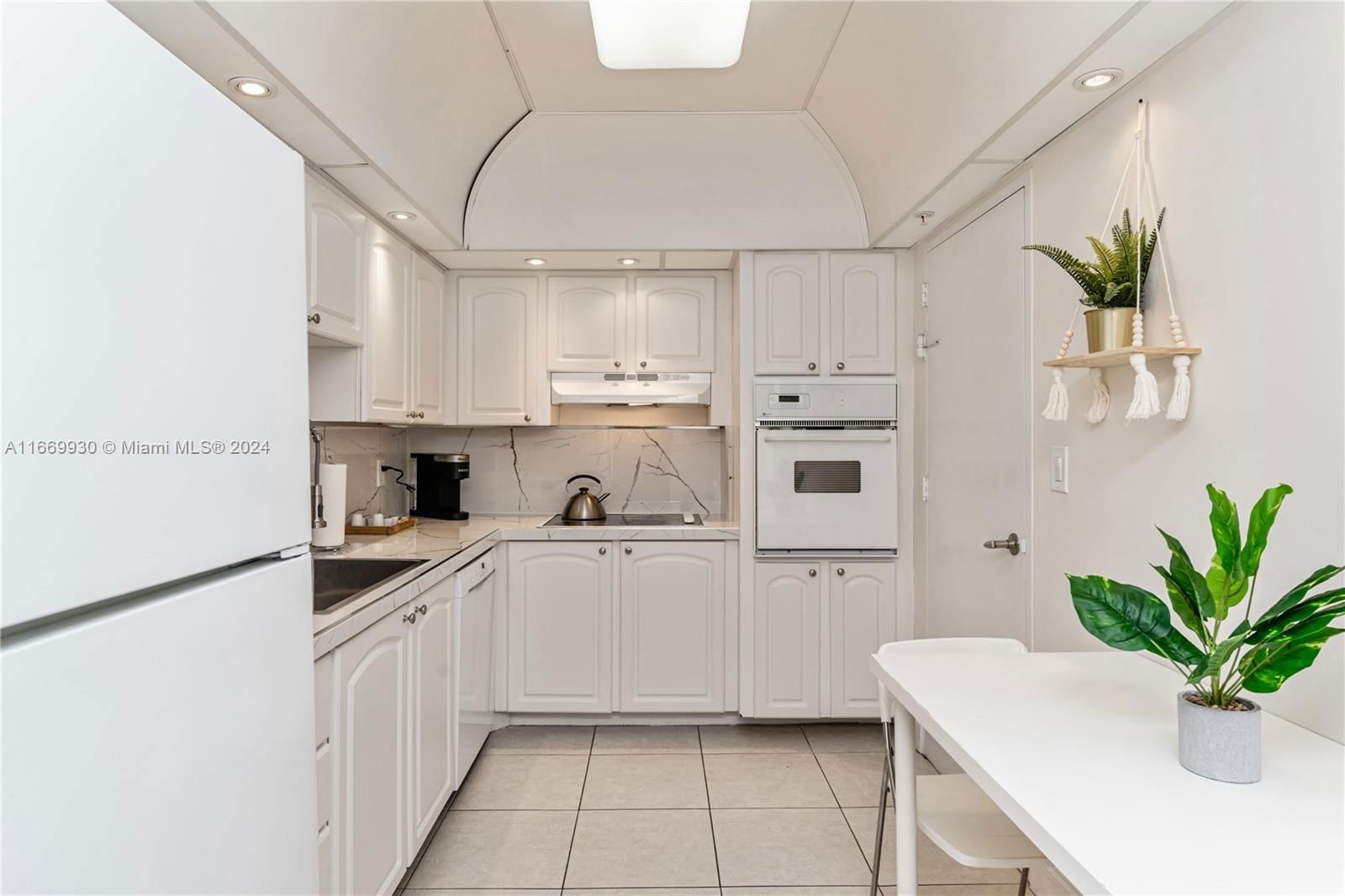 Real estate property located at 3801 Ocean Dr #2R, Broward, Tides On Hollywood Beach, Hollywood, FL