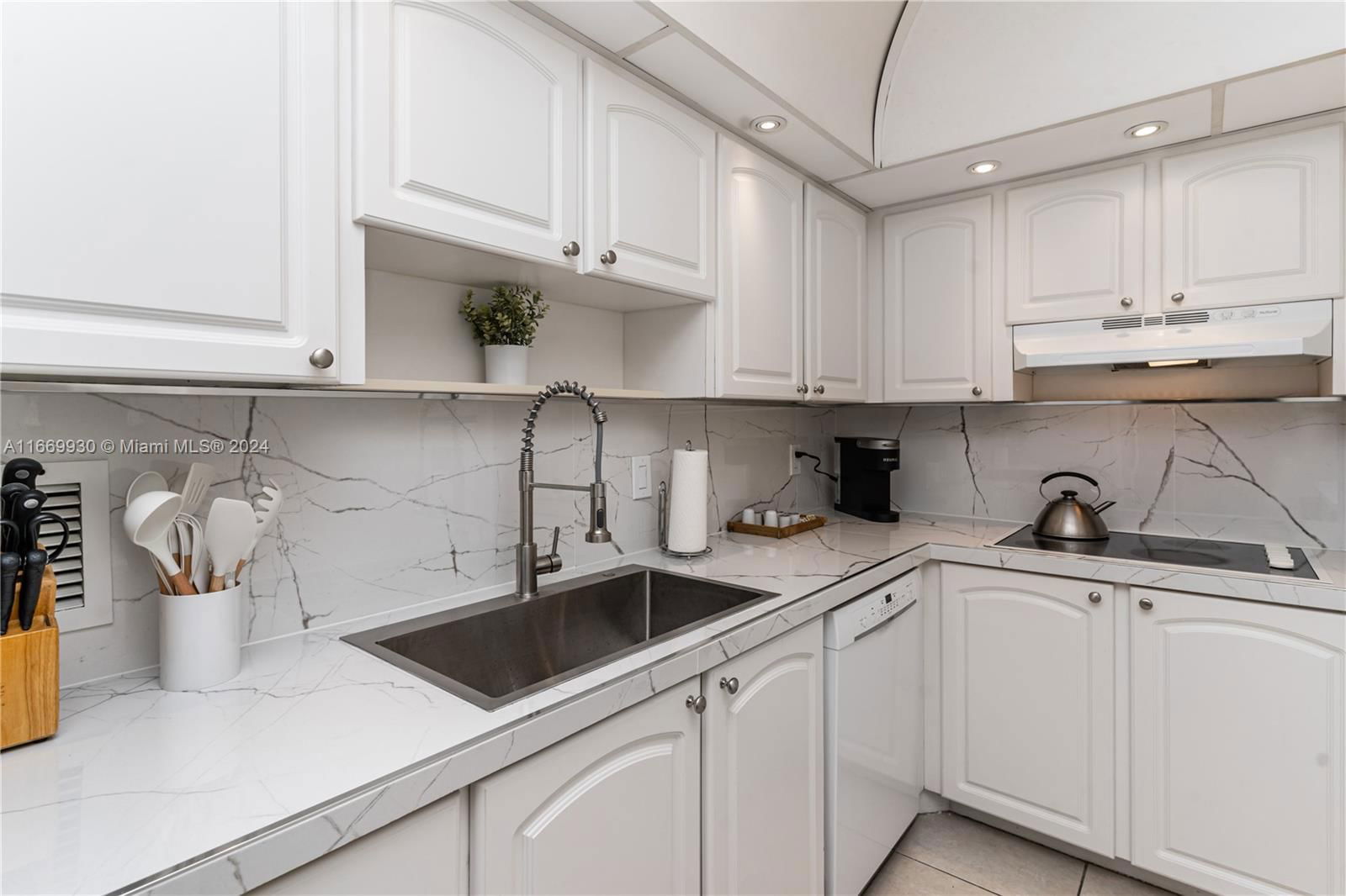 Real estate property located at 3801 Ocean Dr #2R, Broward, Tides On Hollywood Beach, Hollywood, FL